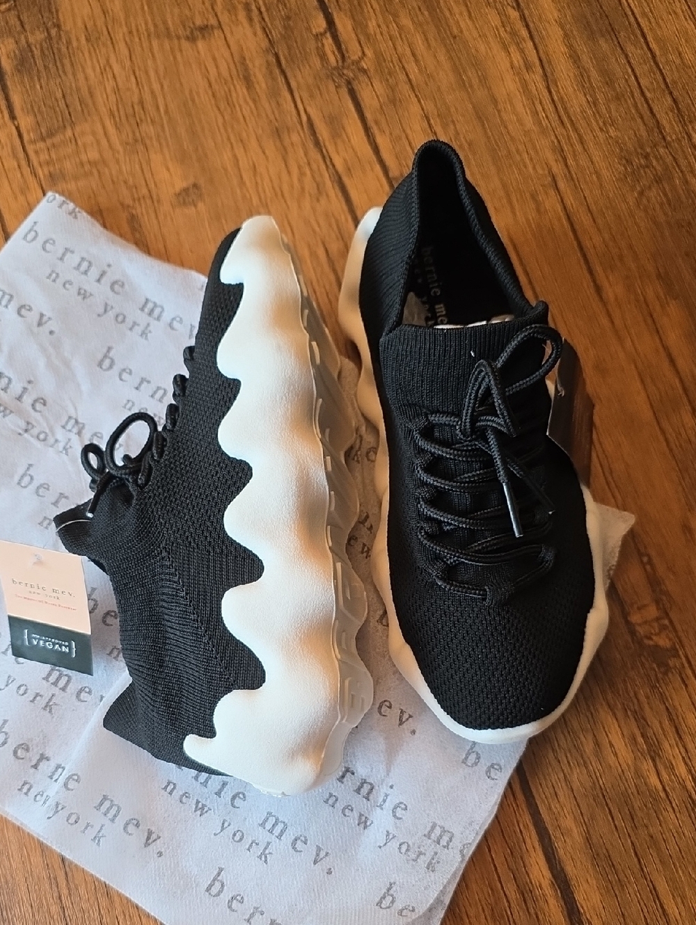 bernie mev. NWOT Davin Knit Slip-On Sneakers with White Wave-Sole